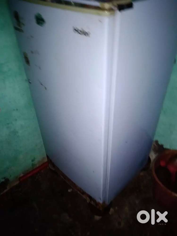 Sell refrigerator, atta tanki, gas stove much more