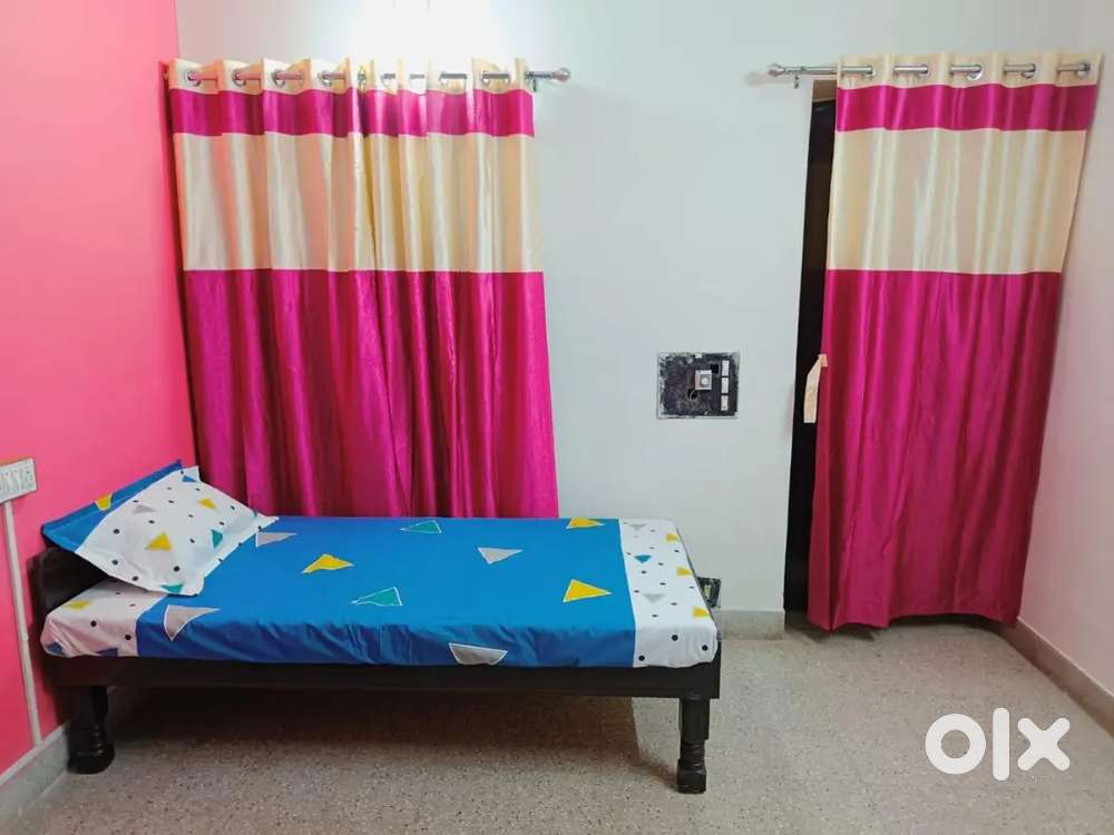 Fully furnished Premium PG Near Gotri Bridge