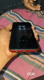 Kuch v problem nhi h i phone le liye h isliye bech rhe
