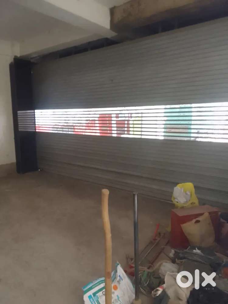 3500 sf commercial showroom space available