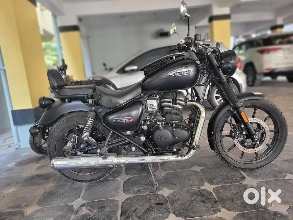 Royal enfield Meteor 350 Stellar (Matte black)