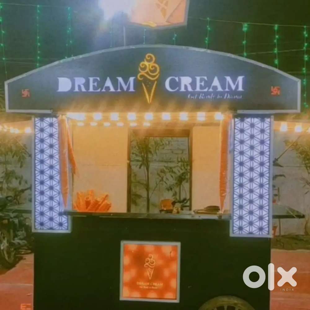 Ice cream machine with stall