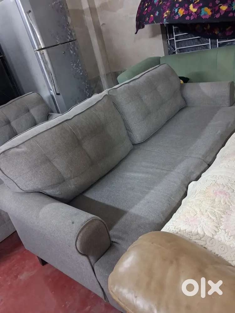 3 seater sofa set branded (Hometown)