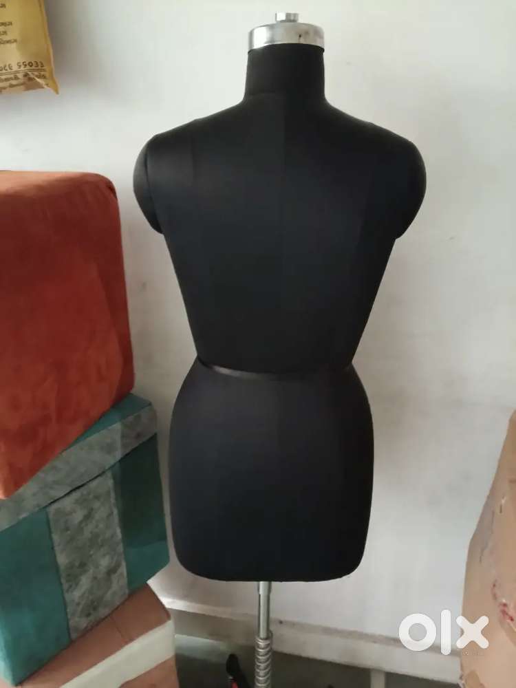 Table tools 3 and female dress dammy stand and khursi sab  dena he