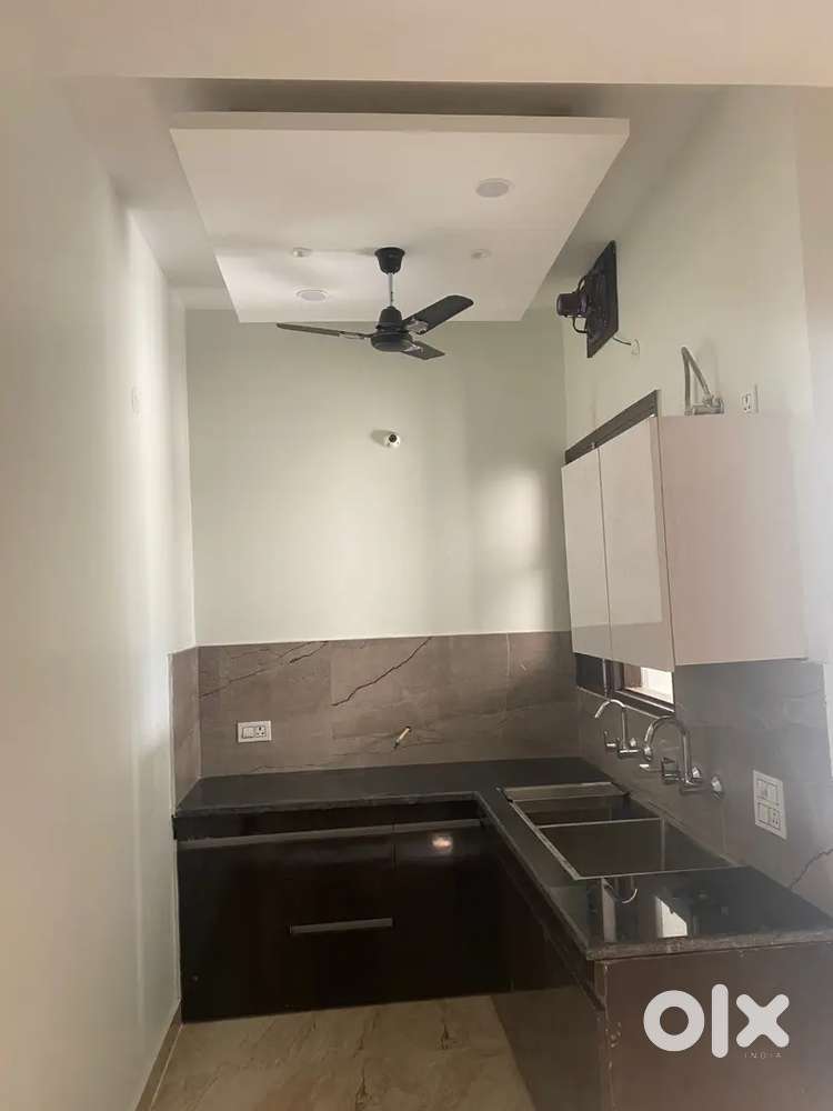 Independent kothi floor