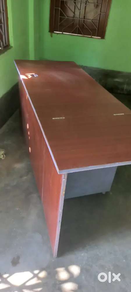 Brand new computer table,Big size,hardy and good looking.made at home