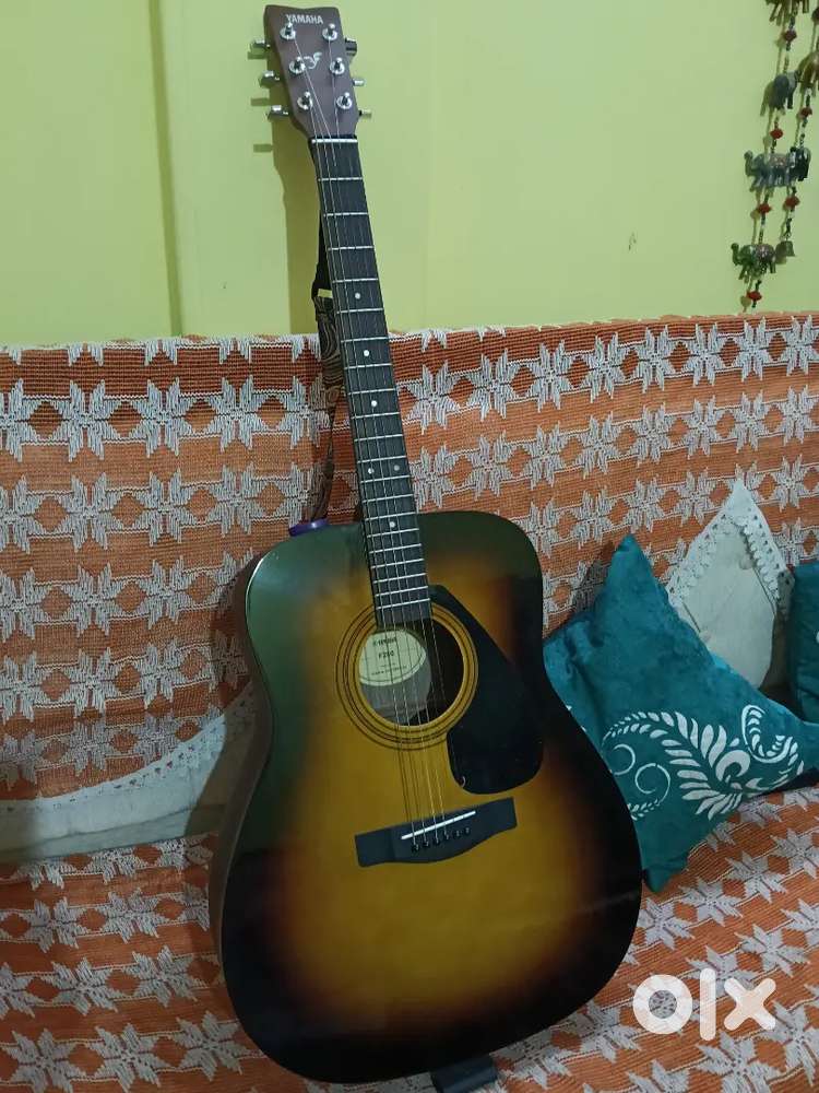 F280 Aquistic Guitar