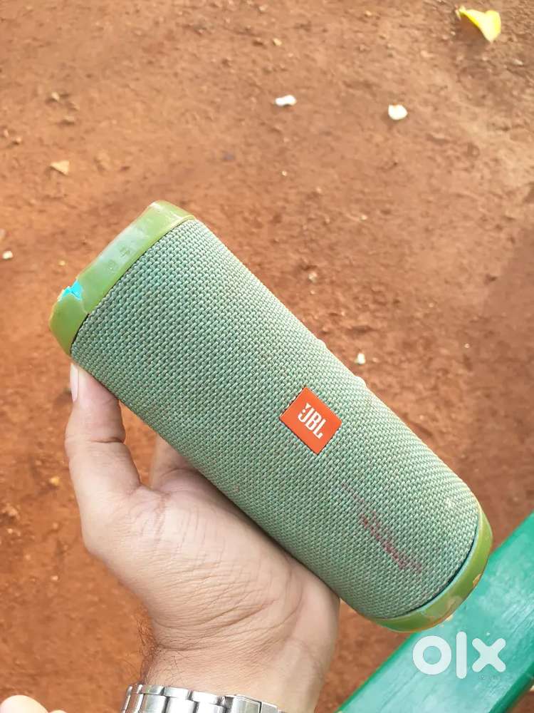 JBL flip 4 working fine just battery Not charging since long time no u