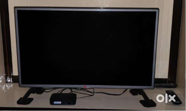 LG 32 Inch LED TV – Excellent Condition, With Remote & stand