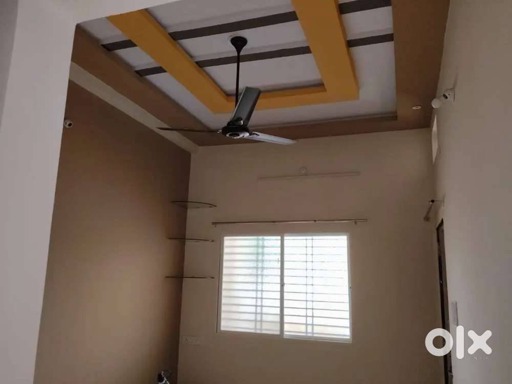 महावीर बाग में सर्वसुविधा युक्त डबल स्टोरी घर बेचना है