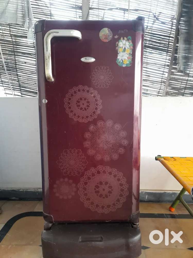 LG FRIDGE is in a working condtion only.