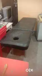 Salon bed aur, reception counter