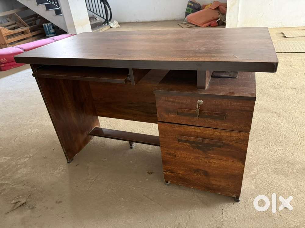 Computer table for sale 4x2 size