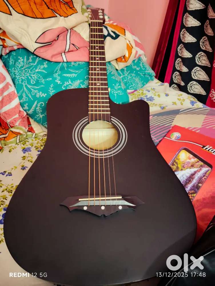 New black intern guiter