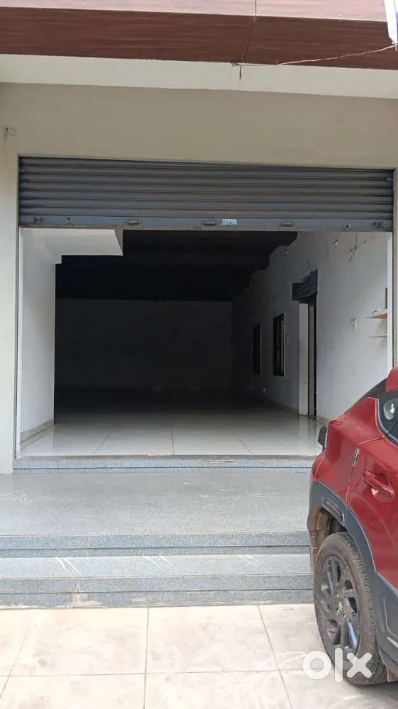 MAIN ROAD EAST FACING