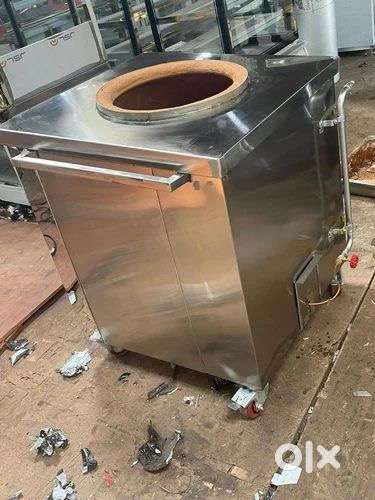 Restaurant 3,4 Burner Stoves, Tandoori Batti, Freezer 525 Litres