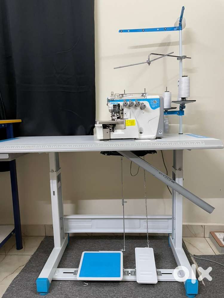 JACK E4S-5-03/333 FIVE THREAD OVERLOCK MACHINE