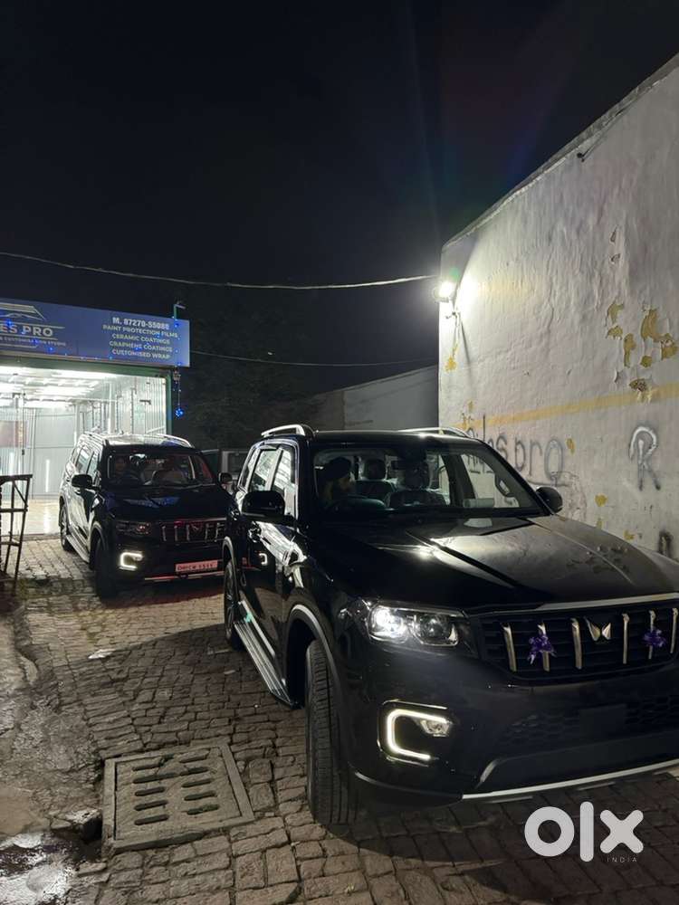 Detailer or helper at car detailing studio