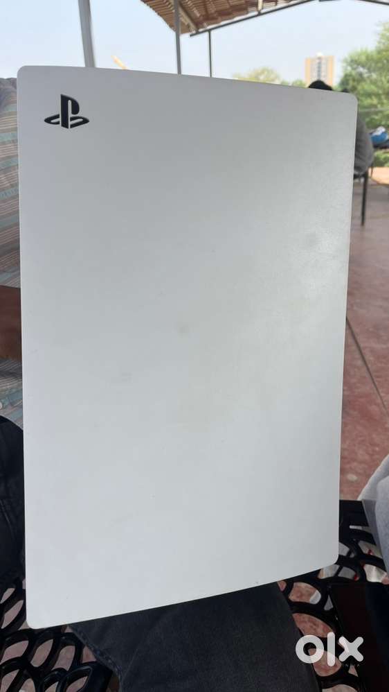 PS5 825GB.