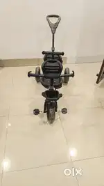 Cycle for toddlers with handle control