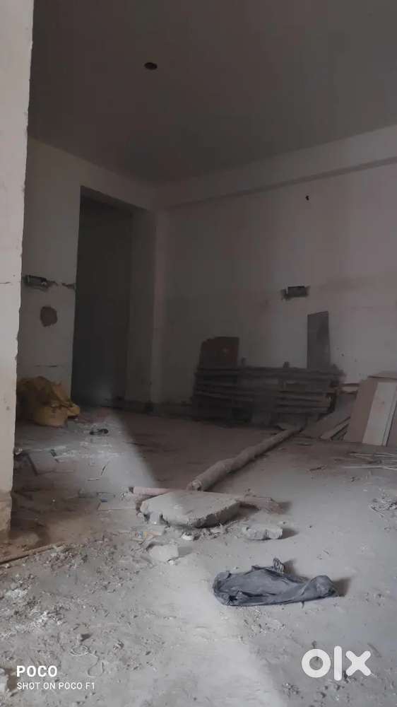 2bhk flat sale in picnic garden.