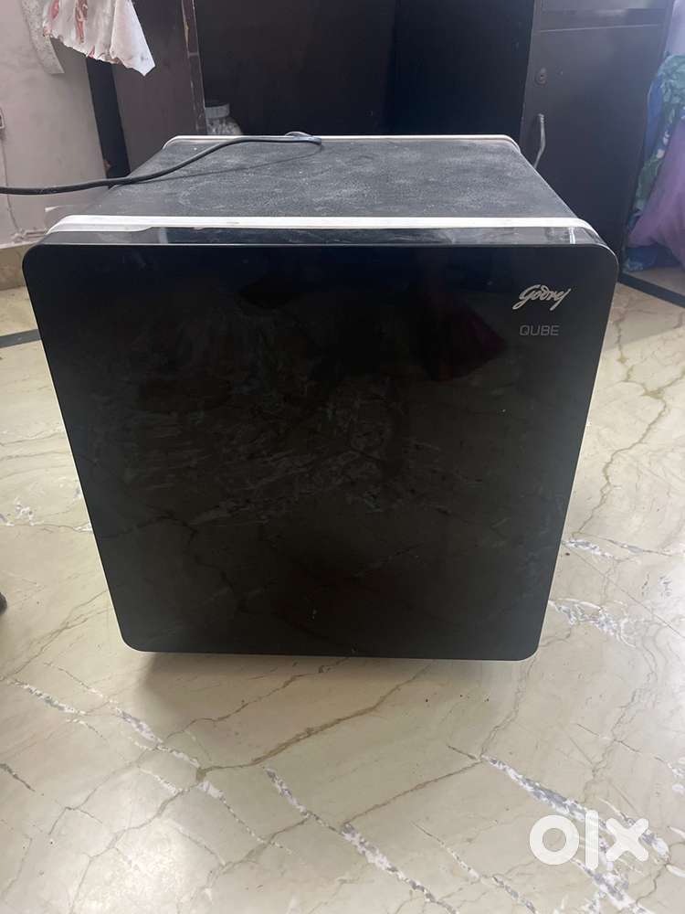 Compact Refrigerator in Excellent Condition – For Sale