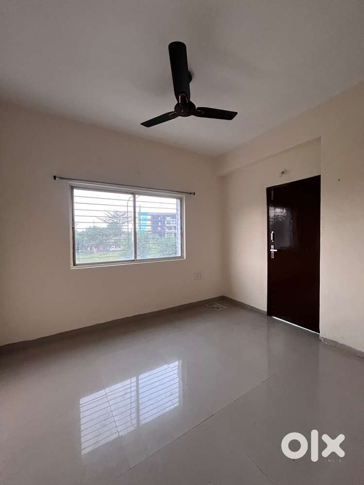 3BHK Semi furnished flat available for rent