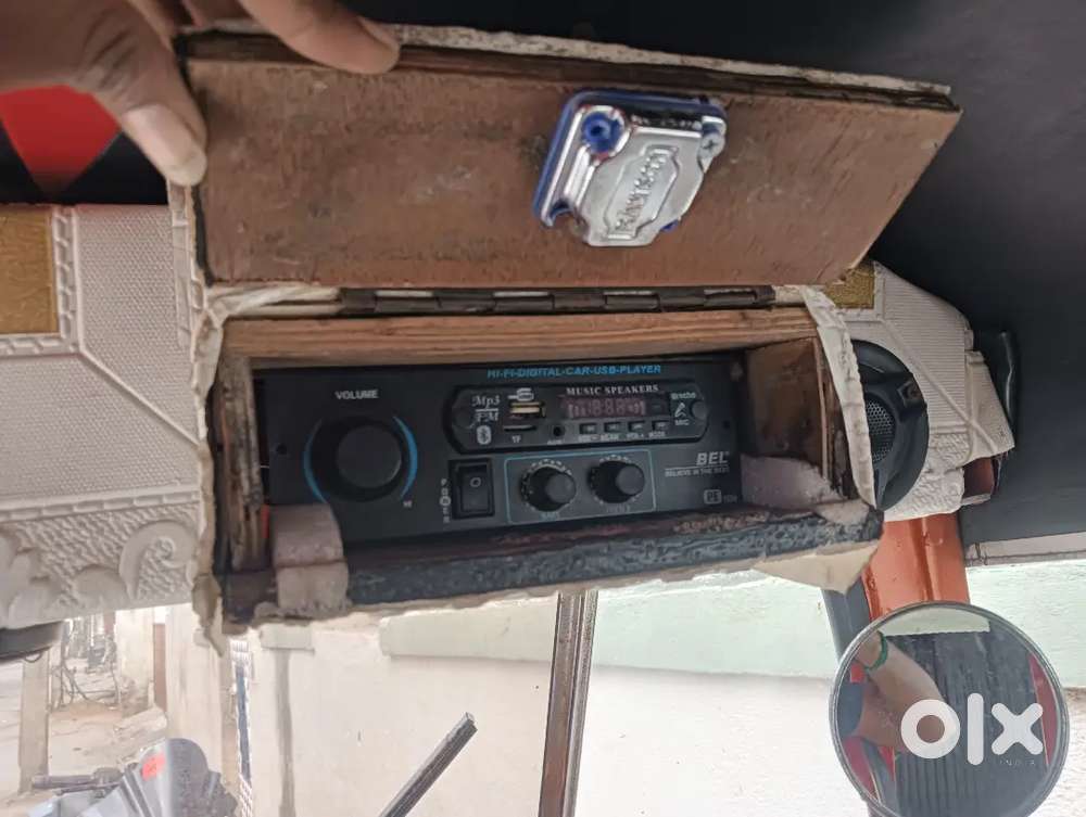 Auto pad amplifier with 2 speaker and 2 tutor good working condition