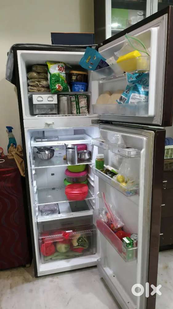 Double door refrigerator