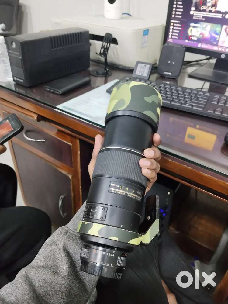  AF-S NIKKOR 300mm telephoto lens with camouflage