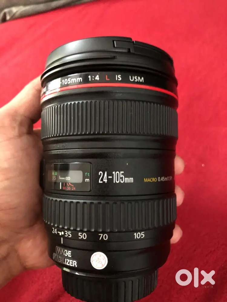 Canon 24-105 mm 1:4 L is USM ( MACRO 0.45m/1.5ft)
