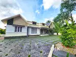 തൊടുപുഴ മുവാറ്റുപുഴ റൂട്ടിൽ വീട് വില്പനക്ക്