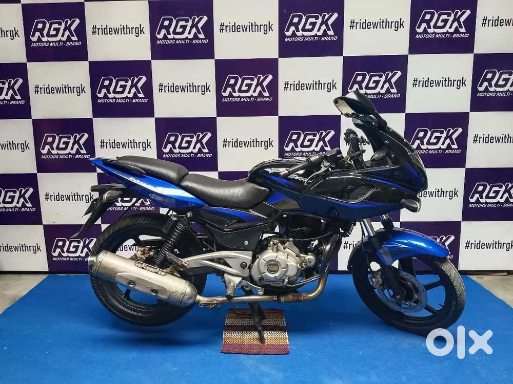 BAJAJ PULSAR 220