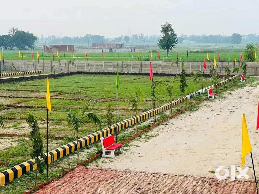 सुल्तानपुर रोड पर प्लॉट सिटी से नजदीक अप्रूव्ड सोसाइटी में स्थित