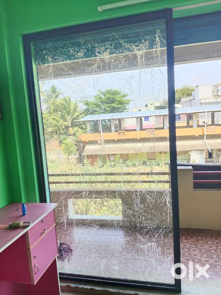 shop front side glass height