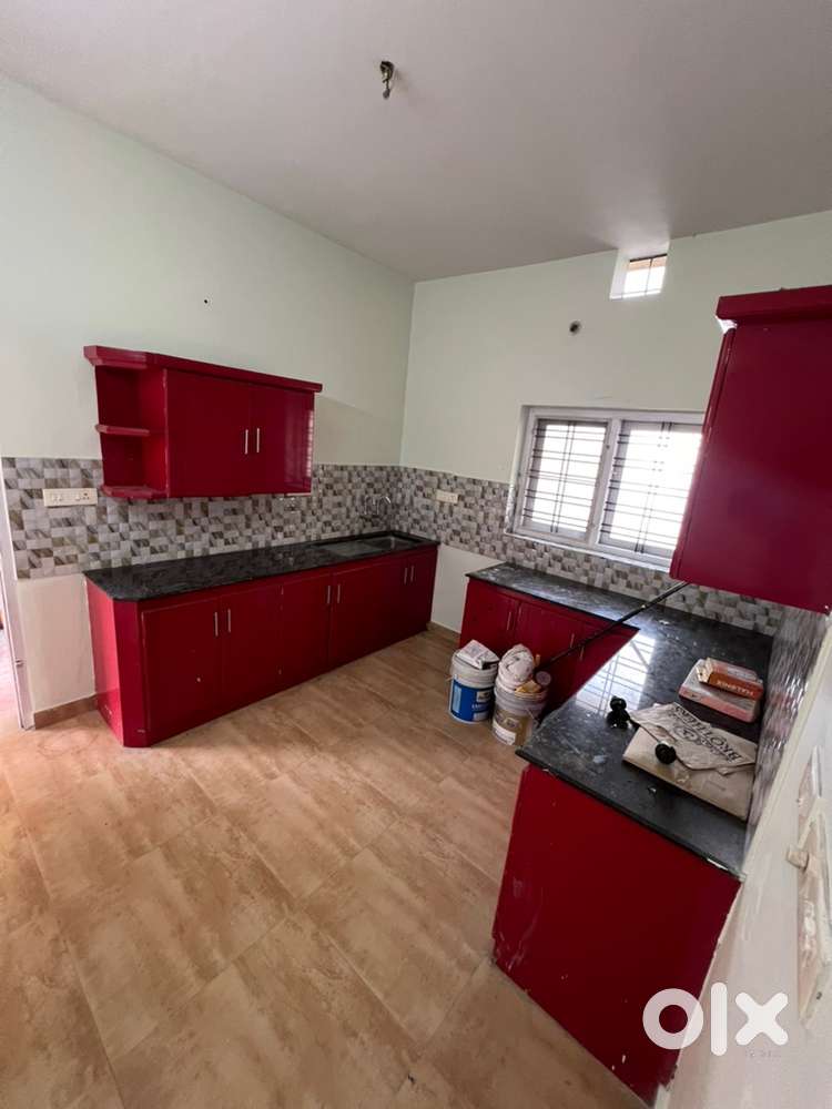 Family only 3 bhk spacious house near kakkanad mavelipuram