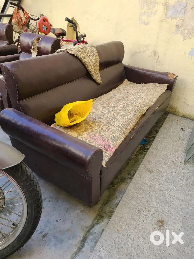 Sofa in a good condition and 6 seat dining table