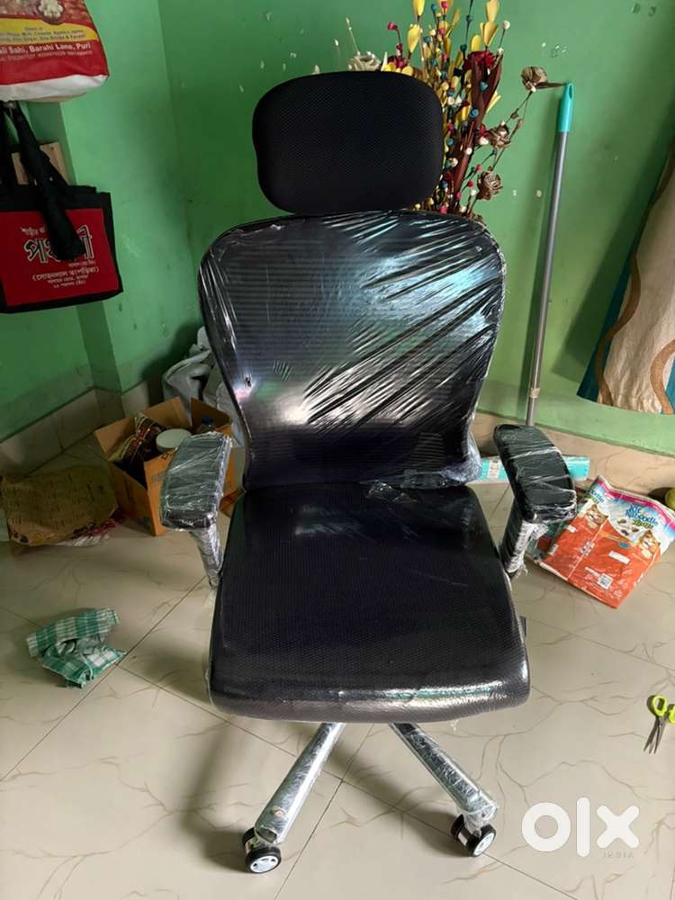 Office chair (Only 3 month old)