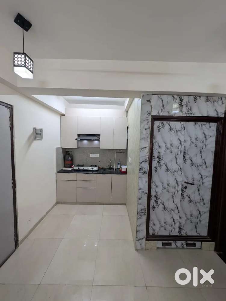 NEAR HOTEL THEME, STUDIO AVAILABLE FOR FAMILY ND WORKING  BACHELOR