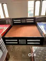 5/6.5 qeen size with out storage cot affordable Pirce