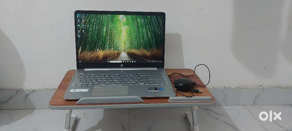 Hp laptop i3 11generation 8gb ram + table.