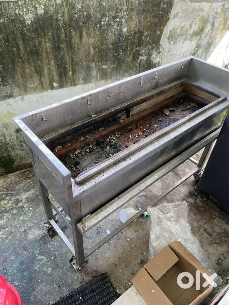 Grilling machine with 3 bats