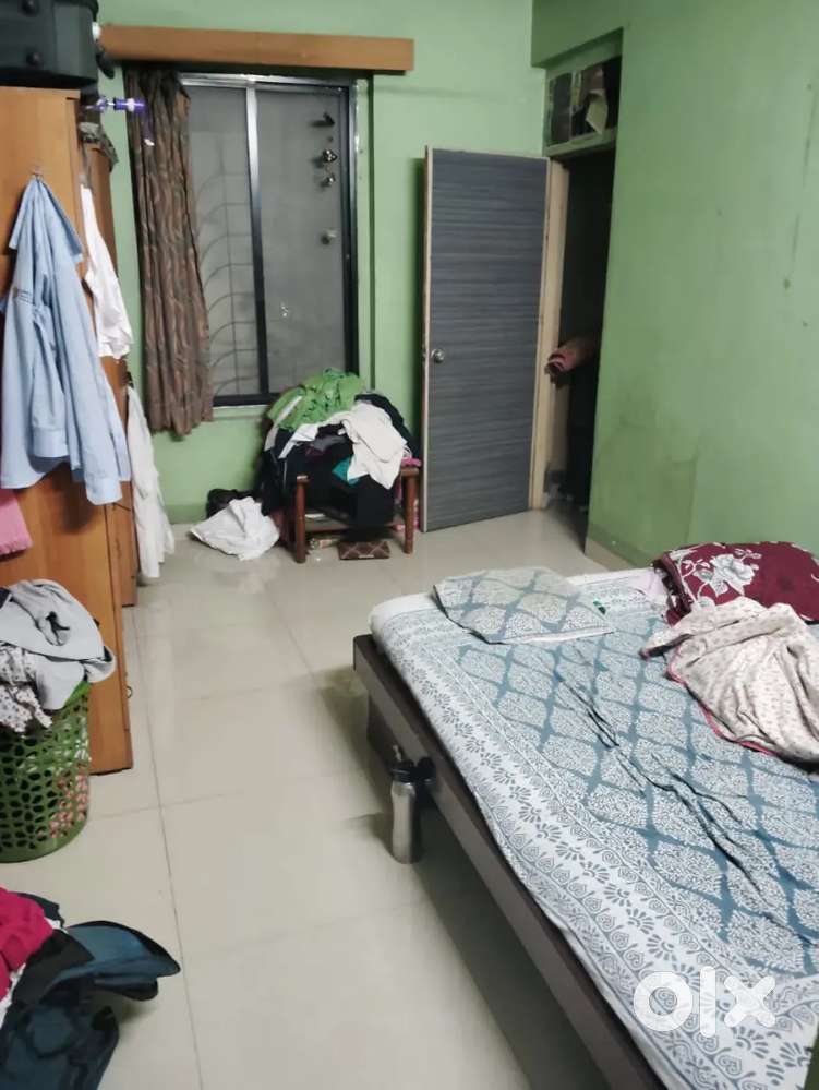 Lookout for female flatmates