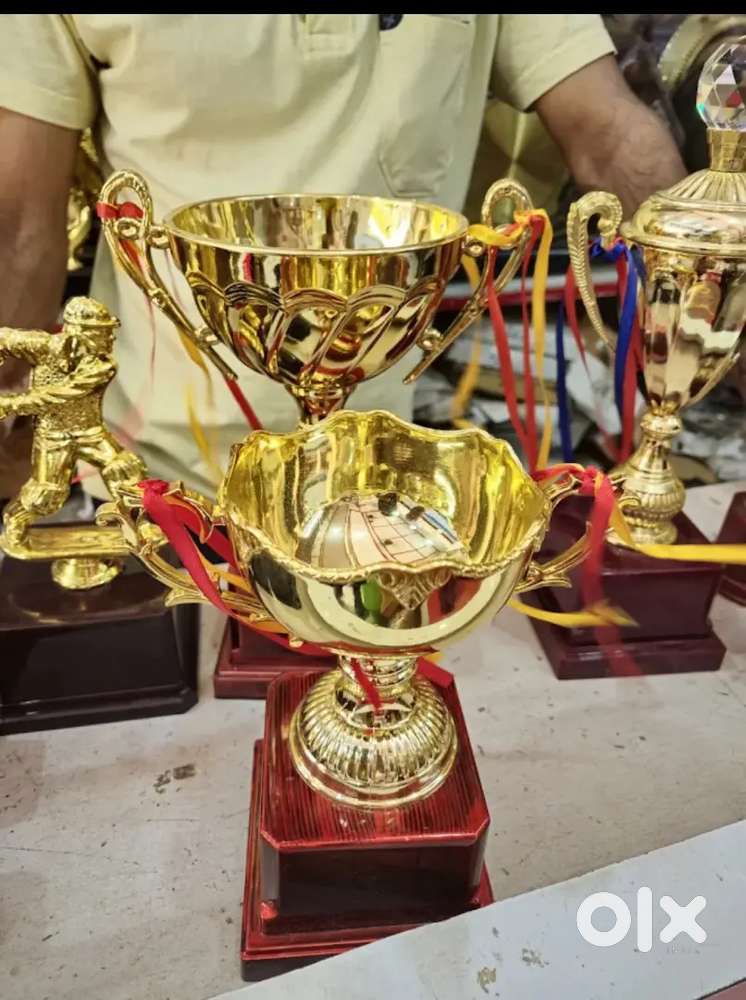 খেলার দোকানের জন্য স্টাফ চাই