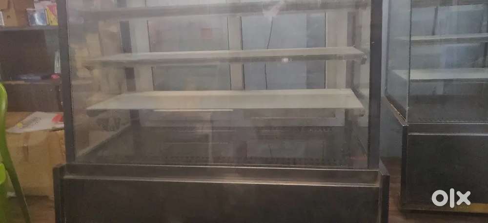 Cake count 4ft, sandwich counter with freezer3ft, normal counter 2ft