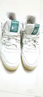 Selling Reebok white Sneakers
