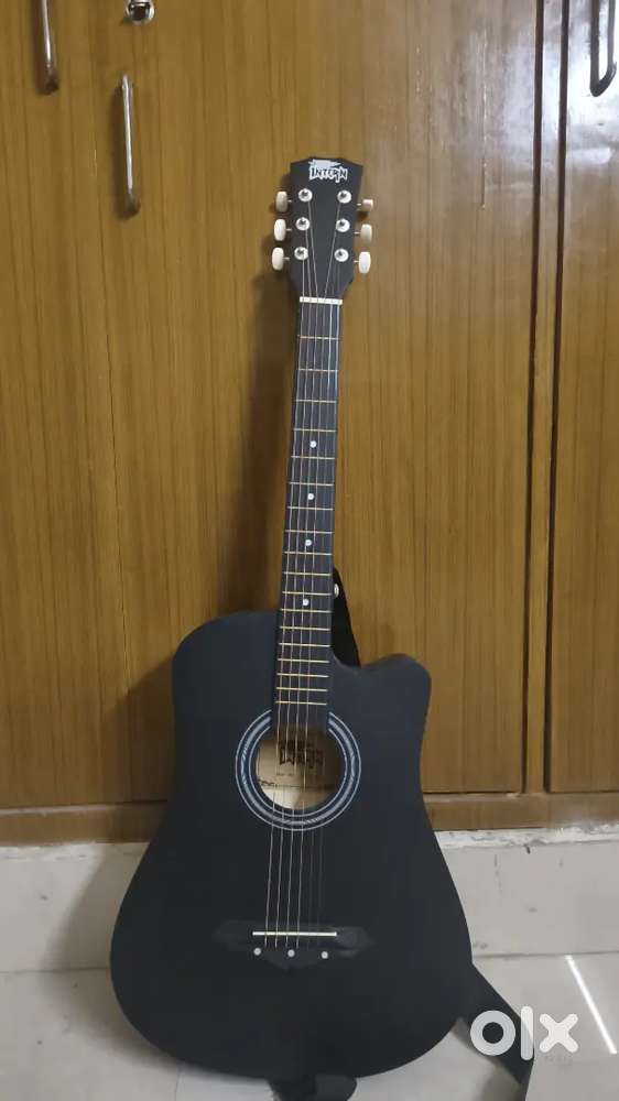 INTERN GUITAR