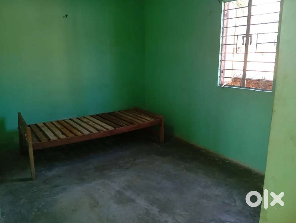 Single Room For Rent. ( Price:-4000/-). Electricity Bill Extra.