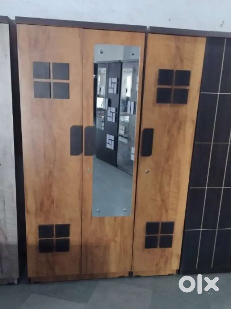 Triple door wardrobe in Wholesale price
