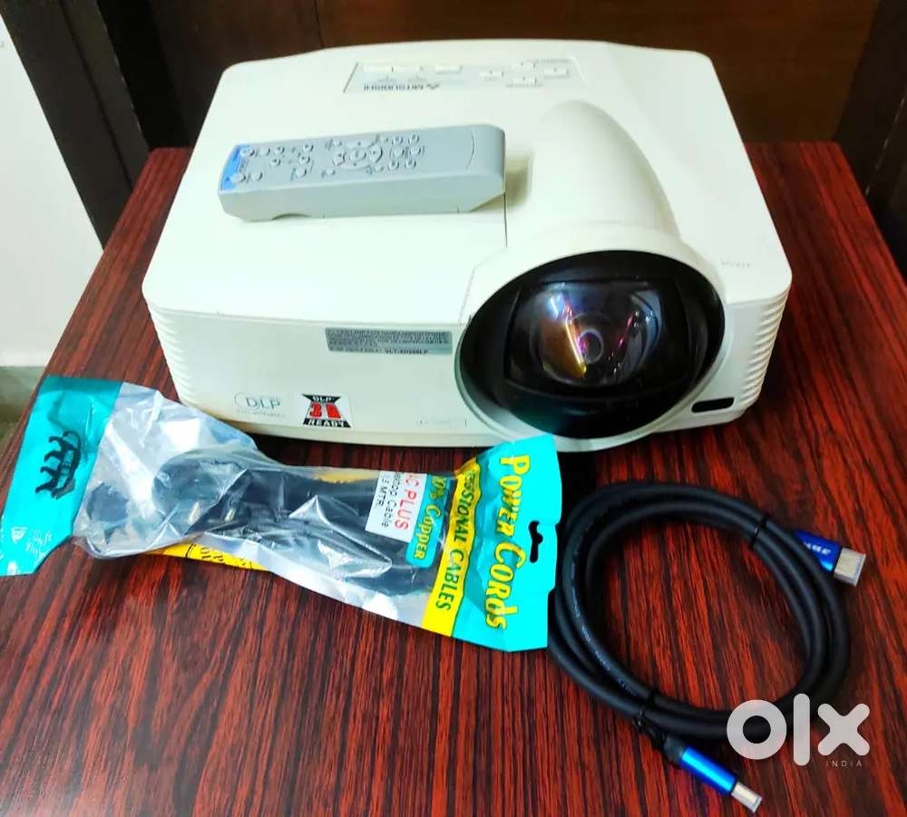 MITSUBISHI HOME THEATRE PROJECTOR ,DLP, SHORT THROW,3-D,BIG DISPLAY